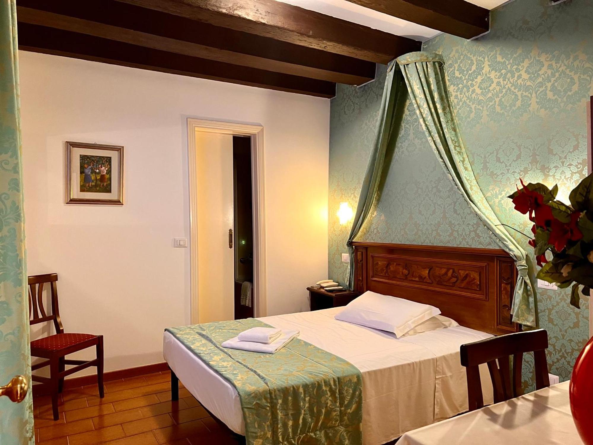 Hotel Canada เวนิส ภายนอก รูปภาพ
