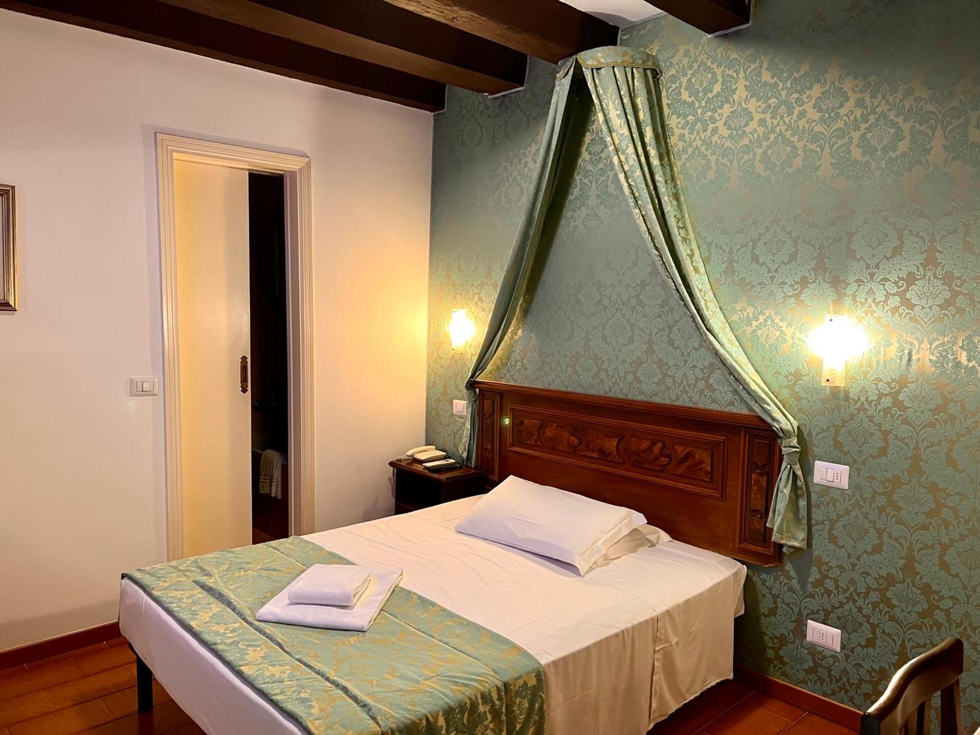 Hotel Canada เวนิส ภายนอก รูปภาพ