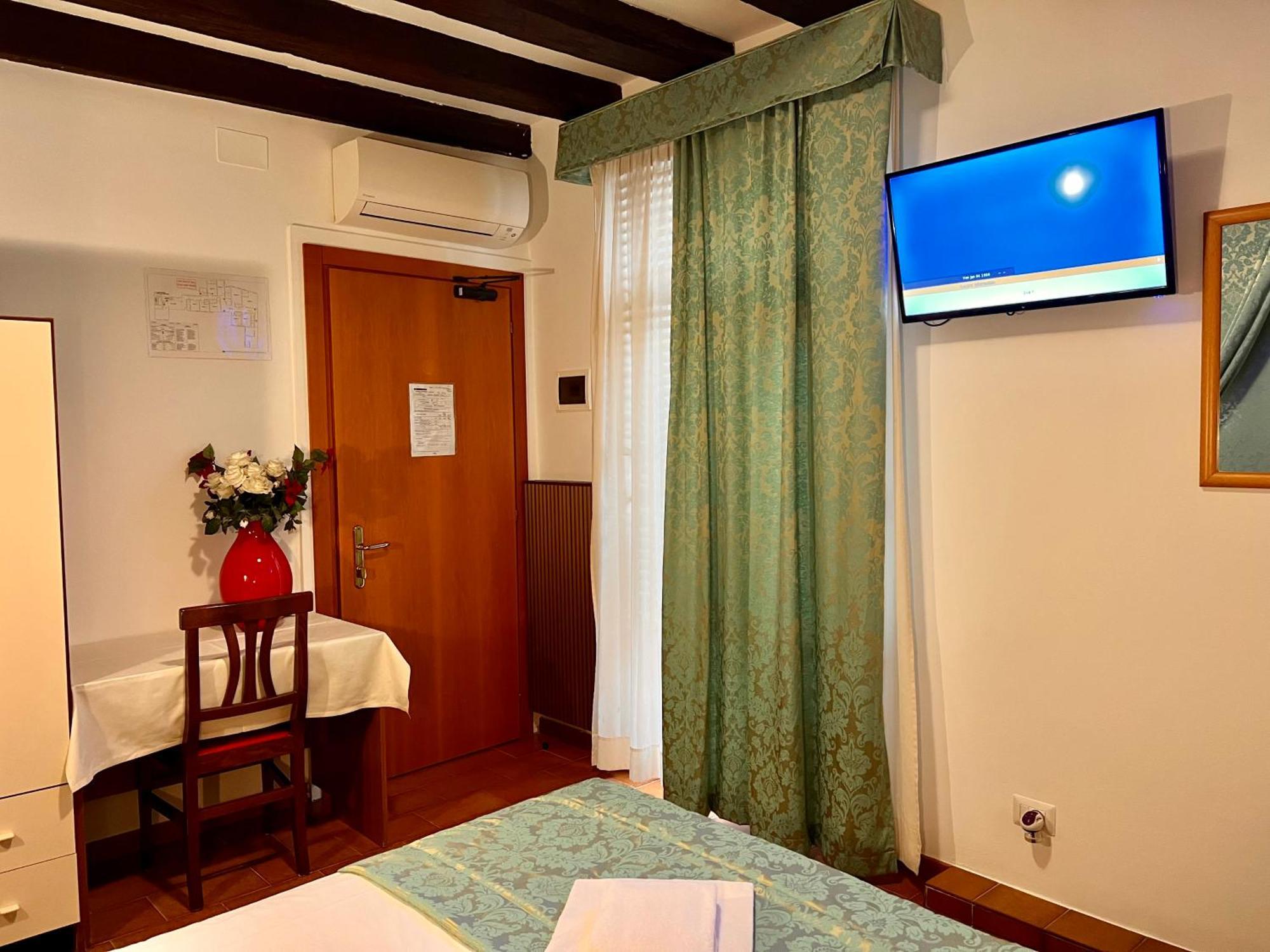 Hotel Canada เวนิส ภายนอก รูปภาพ